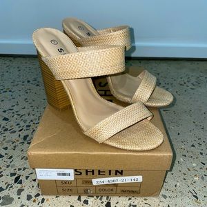 Women’s burlap style material double strap heel